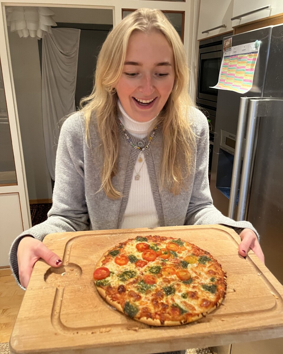 Hun lagde pizza.