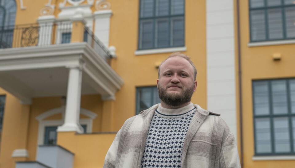 Tidligere lærerstudent, Sindre Tronstad, er nå ute i arbeidslivet. Han stiller godt forberedt med en master fra Høgskulen i Volda, men enkelte egenskaper må han skaffe utenfor akademia.